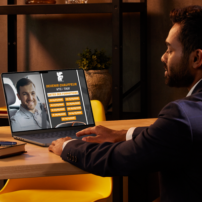Interface d'inscreption a la formation chauffeur VTC Taxi une personne entrain d'inscrire sur la plateforme KFormation via l'interface d'inscription a la formation chauffeur VTC et Taxi